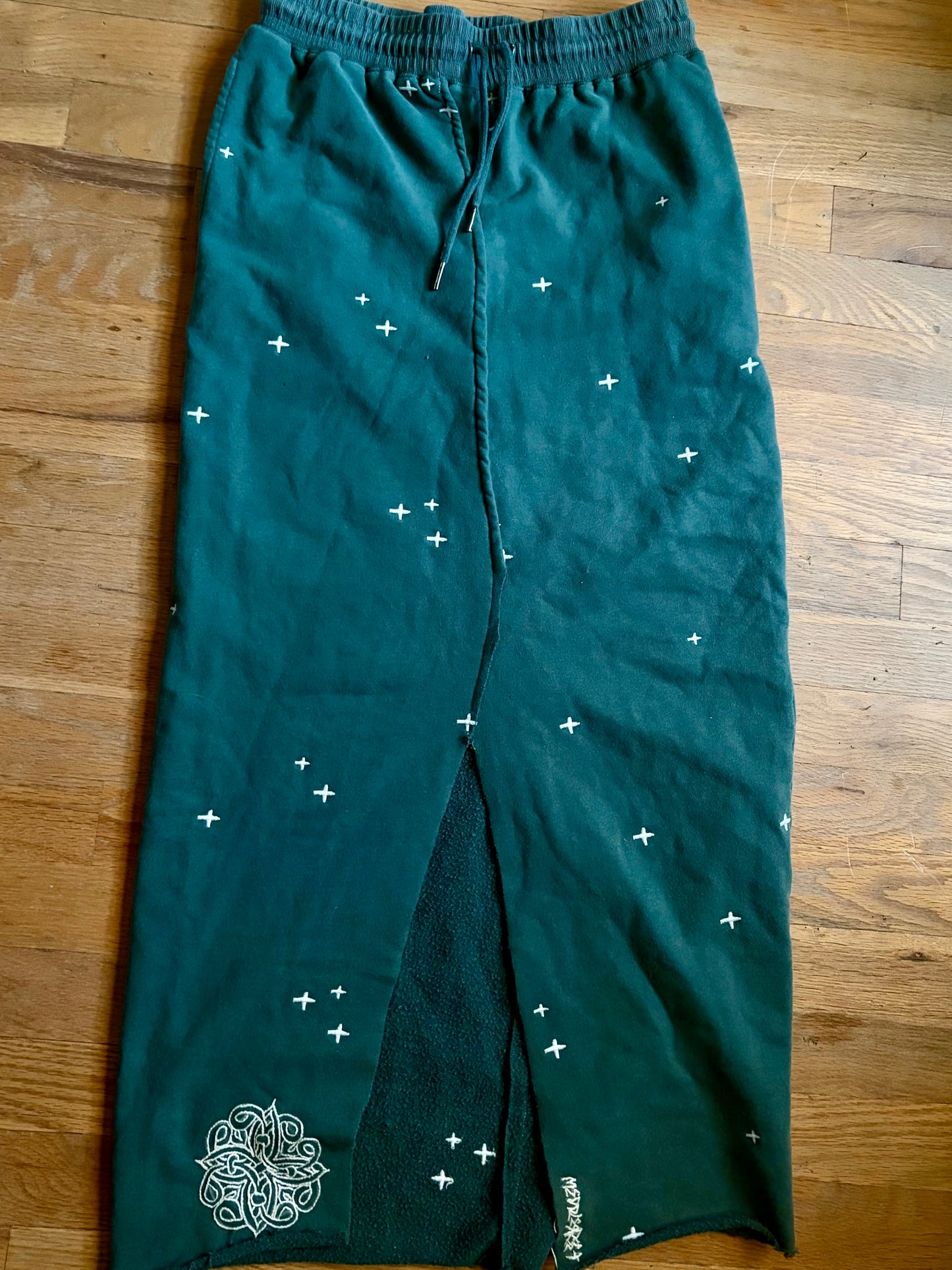 SWeaTPaNT MaXi-SKiRT