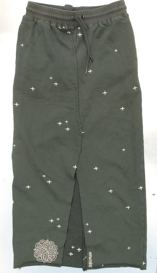 SWeaTPaNT MaXi-SKiRT
