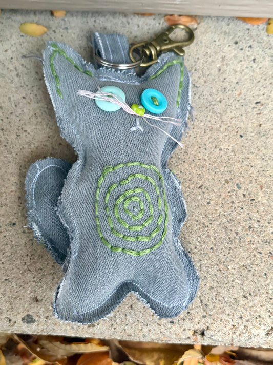 Grey + Green Spiral Cat