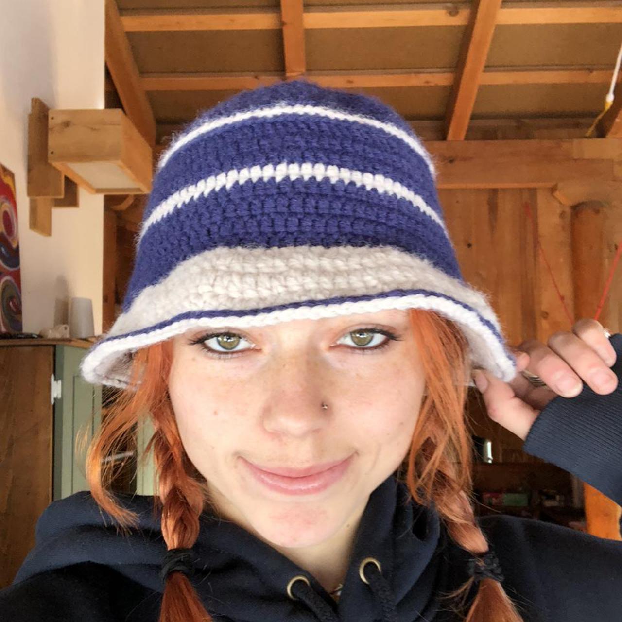 SOLD NaVy & WHiTe BuCKeT HaT