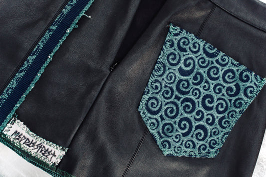 SPiRaL PLeaTHeR MiNi-SKiRT