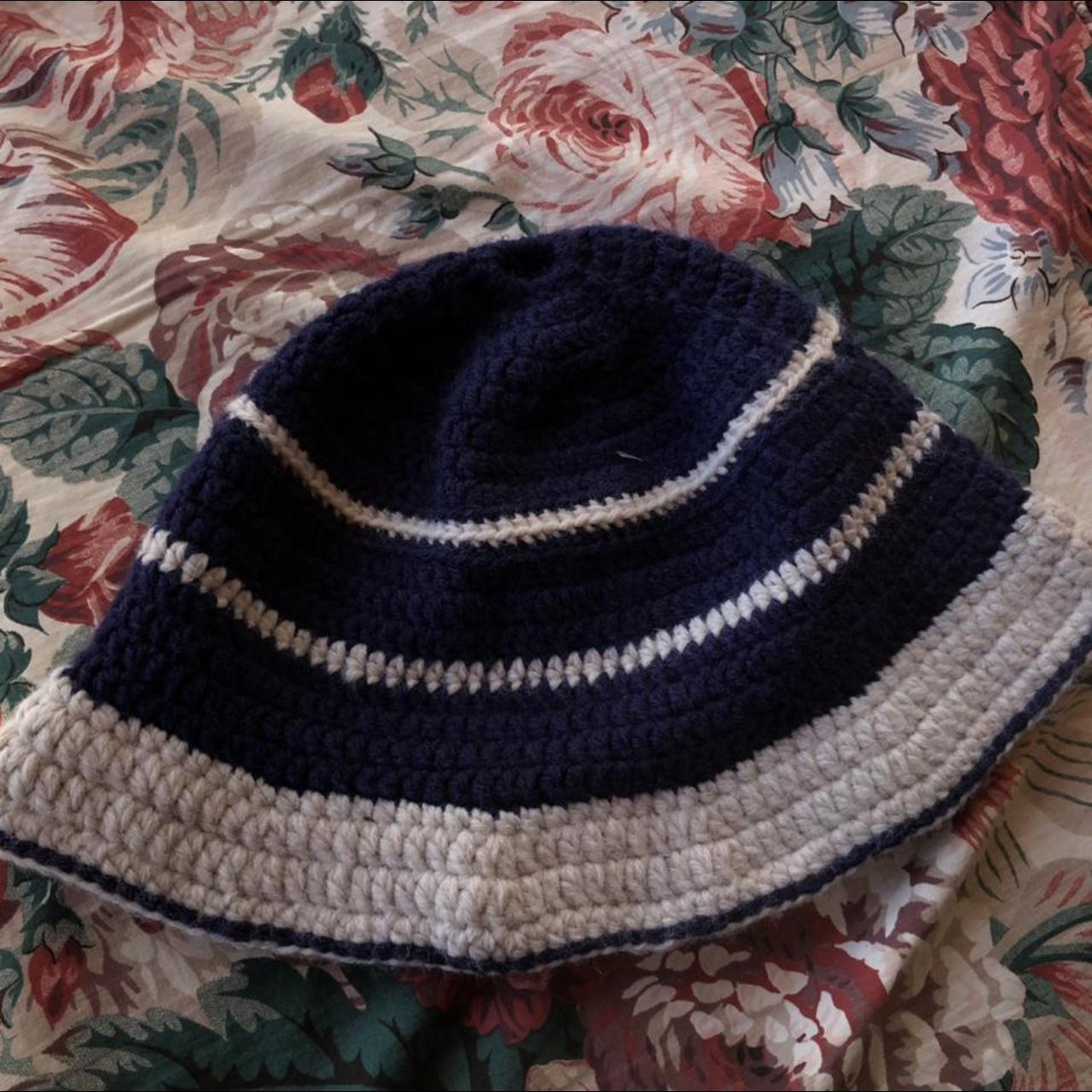 SOLD NaVy & WHiTe BuCKeT HaT