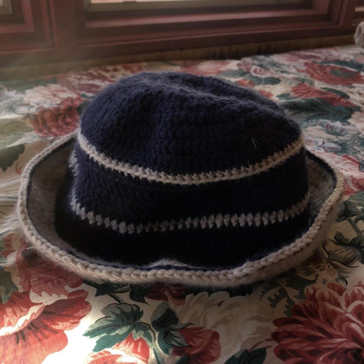SOLD NaVy & WHiTe BuCKeT HaT
